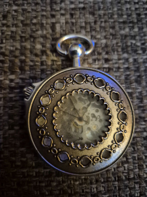 Skeleton Dial Taskukello
