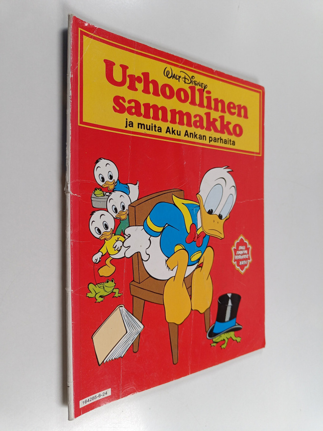 Walt Disney ym. : Urhoollinen sammakko ja muita Aku Ankan...