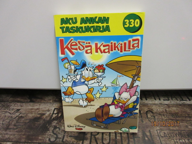 Aku Ankan taskukirja 330 - Kesä kaikilla (1.Painos)