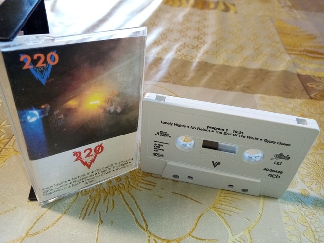 C-KASETTI :  220 V : 220 V ( SIS POSTIKULU)