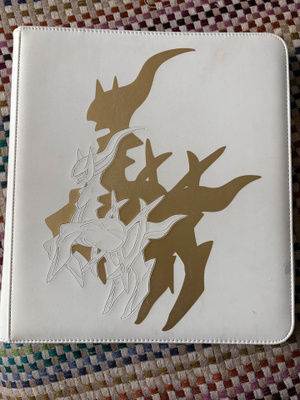 Ultra Pro Pokémon Arceus 2022 korttikansio vetoketjulla valk
