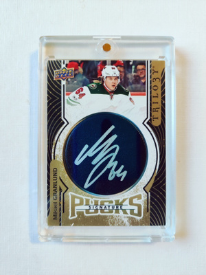 Mikael Granlund - 17-18 Trilogy Pucks Signatures