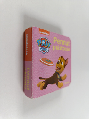 Emily Skwish : Pennut puistossa