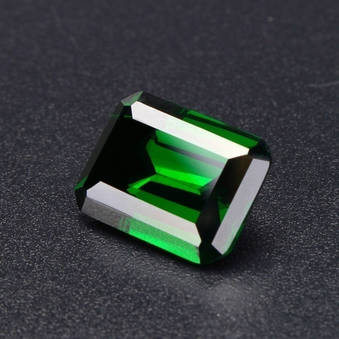 Upean värinen iso Cubic Zirconia (CZ) 19.34ct
