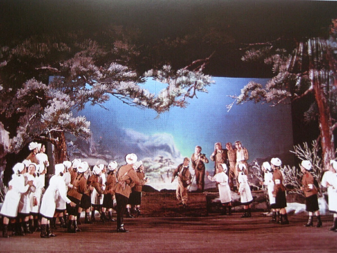 Pohjoiskorealainen teatteri esitys postikortti