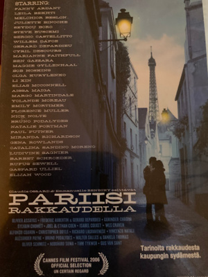 PARIISI RAKKAUDELLA - LYHYTELOKUVIA