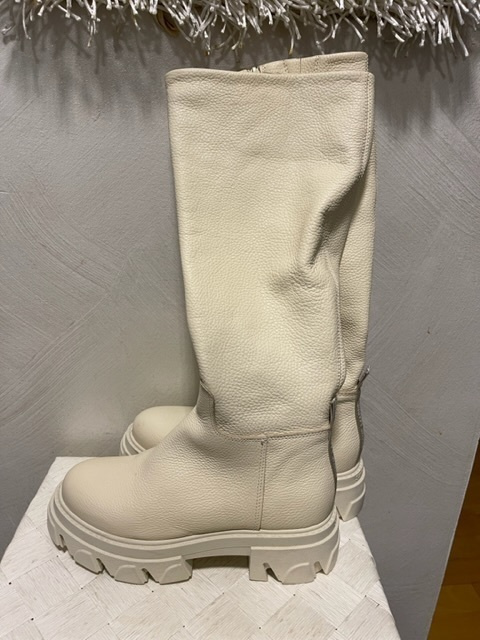 Steve Madden uudet kermanvaaleat nahkasaappaat 39
