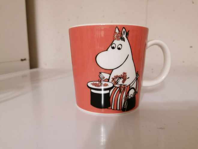 Muumimuki Muumimamma ja marjat
