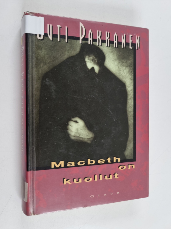 Outi Pakkanen : Macbeth on kuollut : jännitysromaani