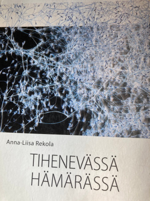 REKOLA: TIHENEVÄSSÄ HÄMÄRÄSSÄ