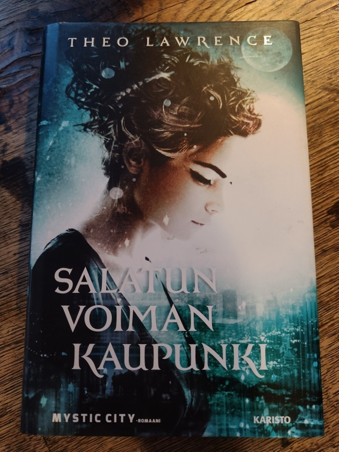Theo Lawrence: Salatun voiman kaupunki