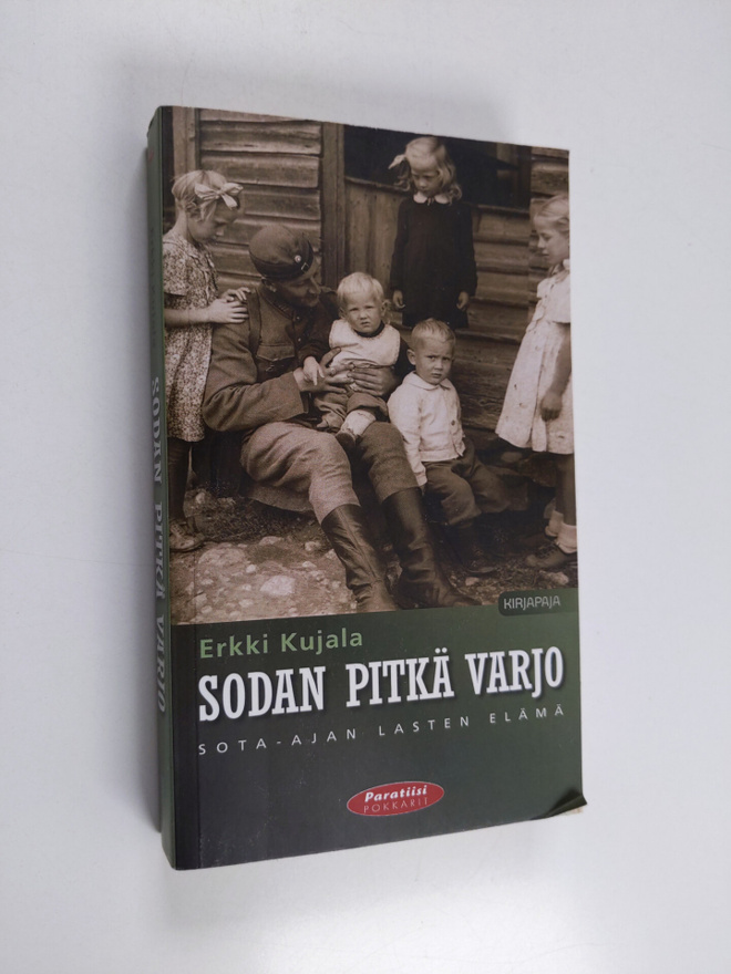 Erkki Kujala : Sodan pitkä varjo : sota-ajan lasten elämä...