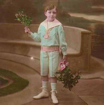 LAPSI / Eteerinen poika ja mistelikimput. 1900-l.