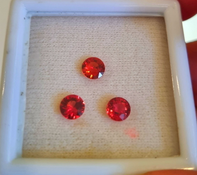 Safiiri 0.6 ct Sri Lanka "Padparadscha" UPEA!