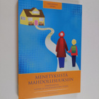 Menetyksistä mahdollisuuksiin : perhehoitoa lasten ja van... - pikkukuva 1