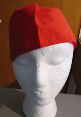 Punainen suikka/suojamyssy, koko 62cm