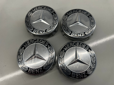 Mercedes-Benz vanteiden uudet mustat laakeriseppele keskikup