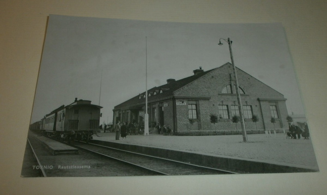 Tornio, Rautatieasema, raiteella puuvaunut, mv pk, ei p.