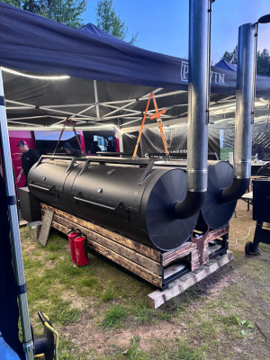 Jättimäinen Offset savustin
