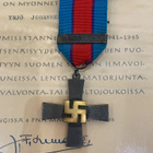 Ilmavoimien muistoristi  myöntökirjalla - pikkukuva 2
