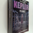 Lars Kepler : Peilimies : rikosromaani - pikkukuva 1