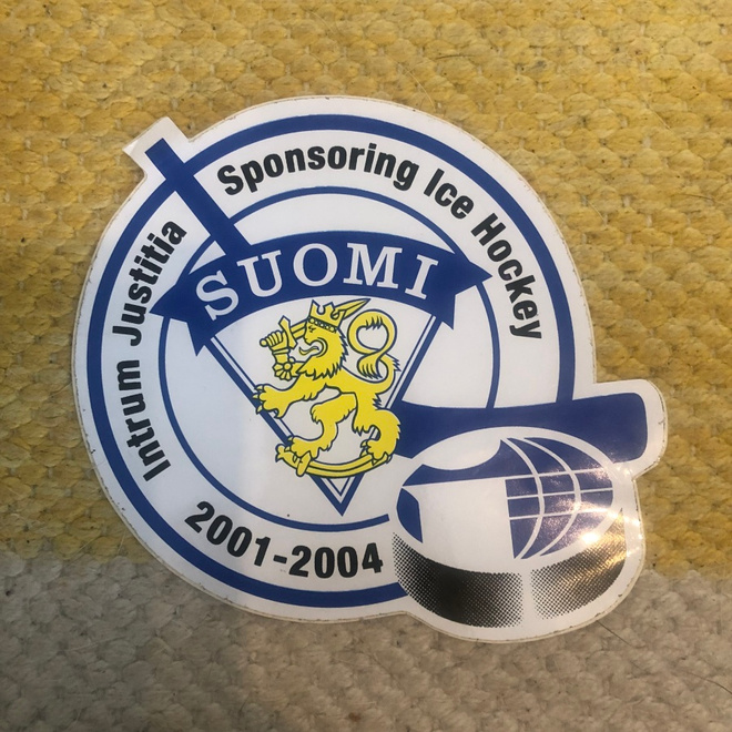 Jääkiekko: Suomi & Intrum Justitia. 2001.