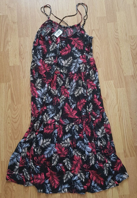 Uusi/hyvä punainen vaatepaketti koko XL