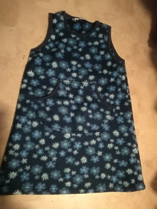 Ciraf- fleese kotelomekko kukikas sininen 122 cm