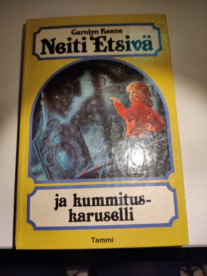 Neiti etsivä ja kummituskaruselli Carolyn Keene
