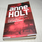 Anne Holt Kuoleman kasvot  -pok - pikkukuva 1