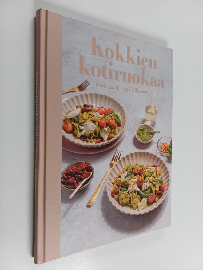 Sofia Lind : Kokkien kotiruokaa : Henksusafkaa ja illalli...