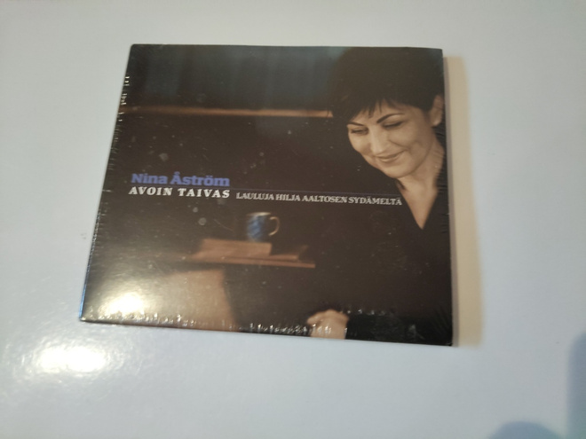 NINA ÅSTRÖM: AVOIN TAIVAS   Uusi