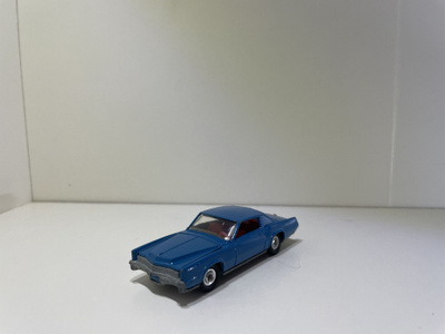 Vanha Husky Cadillac Eldorado leluauto 60-luvulta