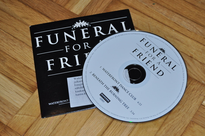 FUNERAL FOR A FRIEND - WATERFRONT.../ BENEATH THE BURN.. CDS