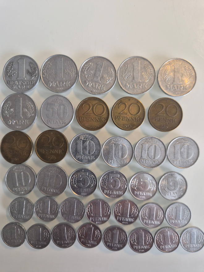Itä-Saksa kolikoita	eri arvoja mark/pfennig    (14590)