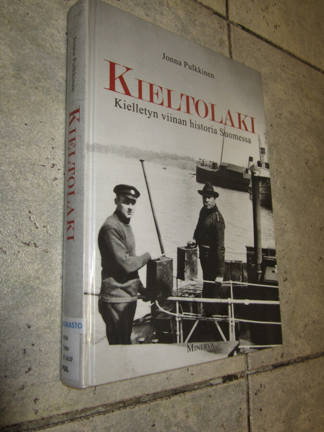Pulkkinen: Kieltolaki: kielletyn viinan historia Suomessa