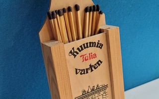 Takkatikkukotelo puuta