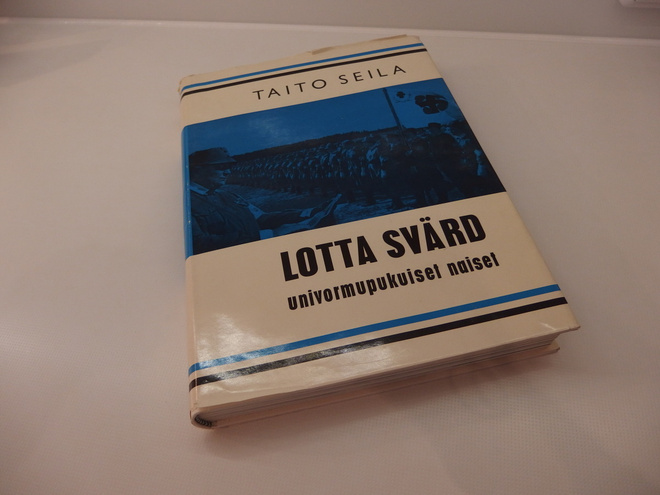 Taito Seila : Lotta Svärd univormupukuiset naiset