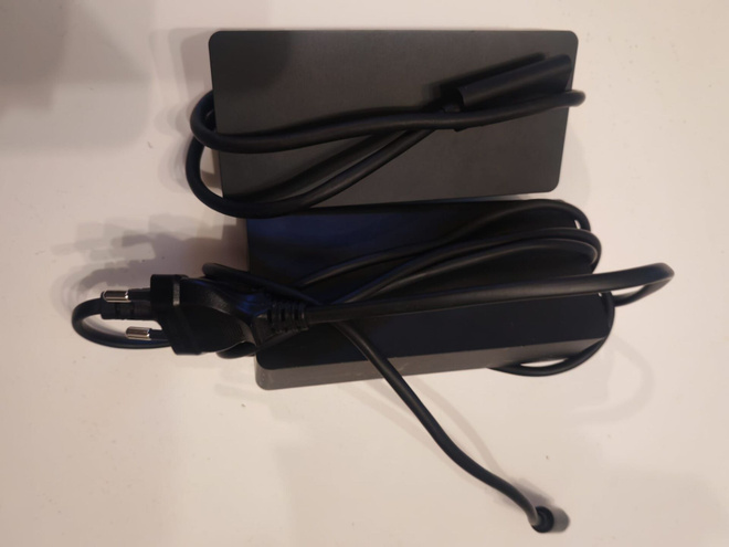 Microsoft Surface Dock 1661 & virtalähde
