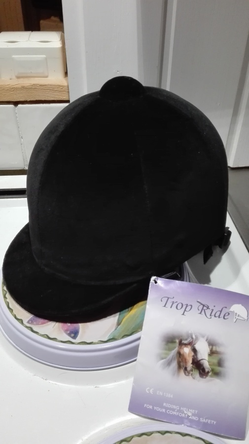 UUSI TROP RIDE RATSASTUSKYPÄRÄ