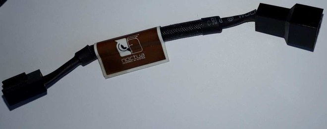 Noctua 3-pin jatkokaapeli ja puhaltimen hidastin
