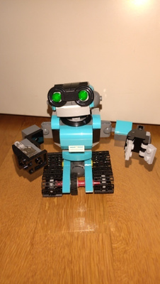 Lego Creator: robottitutkija