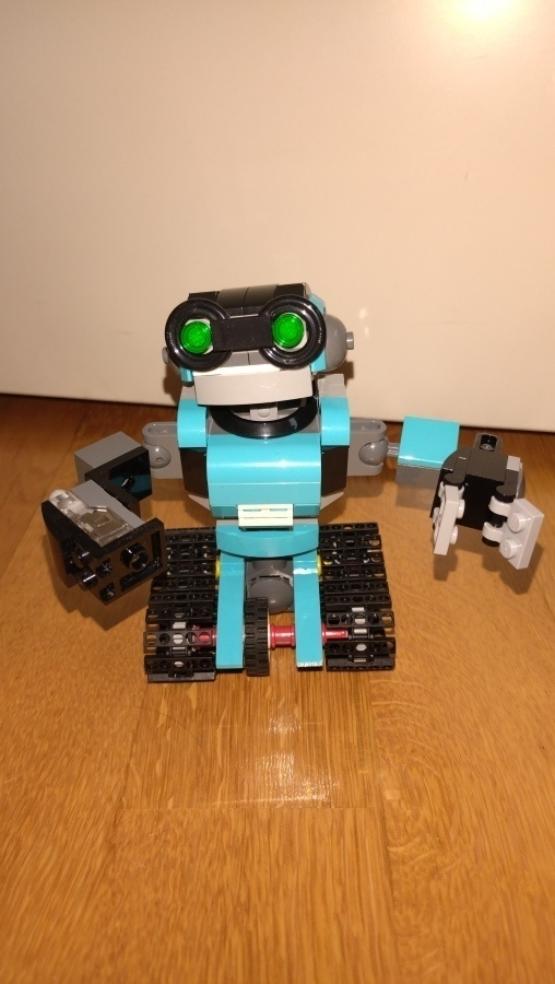 Lego Creator: robottitutkija