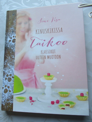 SINI VISA : KINUSKIKISSA TAIKOO KLASSIKOT UUTEEN MUOTOON