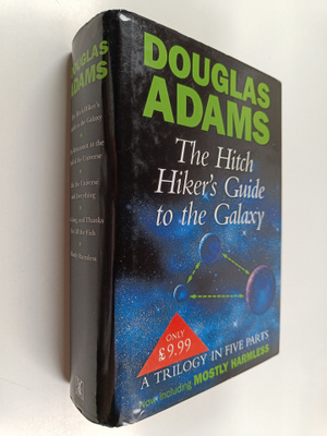 Douglas Adams : The Hitch Hiker's Guide to the Galaxy : A...