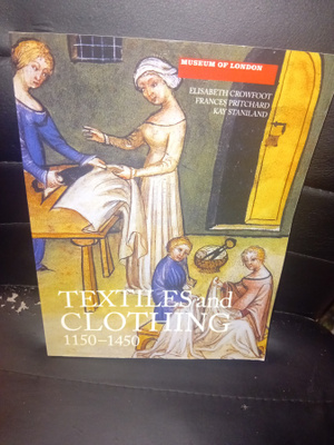 Crowfoot : Textiles and clothing 1150-1450 ( SIS POSTIKULU