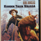 Kahden tulen välissä , Kirk Douglas - pikkukuva 1