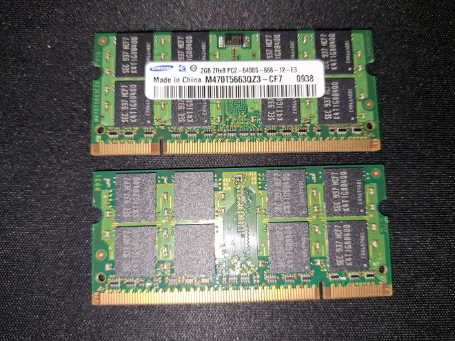 Samsung 2x 2GB SDRAM 2Rx8 PC2 6400S-666-12-E3 (DDR2-800 CL6)