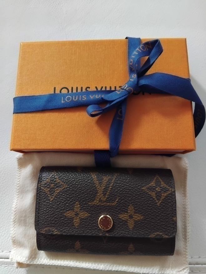 Louis Vuitton 6 key holder Monogram canvas, uusi. OVH 255e.