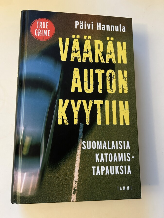 Päivi Hannula: Väärän auton kyytiin (sid.)